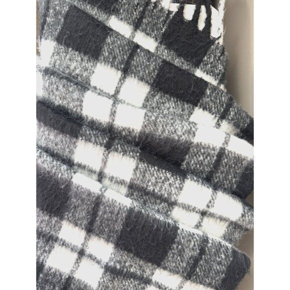 Betsey Johnson Plaid Blanket Wrap Scarf Designer Fuzzy Cozy Grunge Gothic City - Picture 6 of 6
